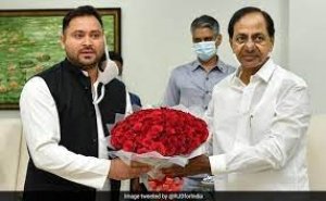 तेजस्वी यादव से मिले तेलंगाना CM केसीआर,