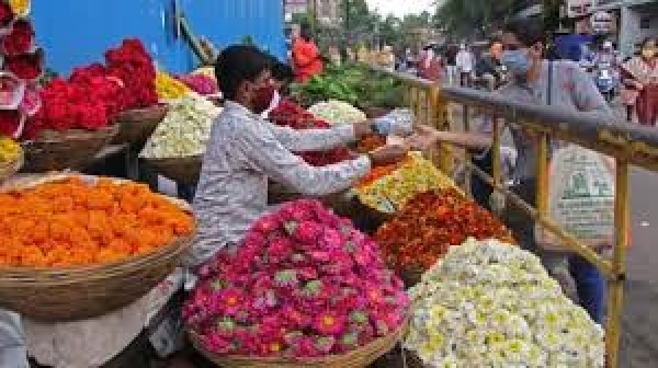 नवरात्रि से पहले फूलों के दाम में उछाल