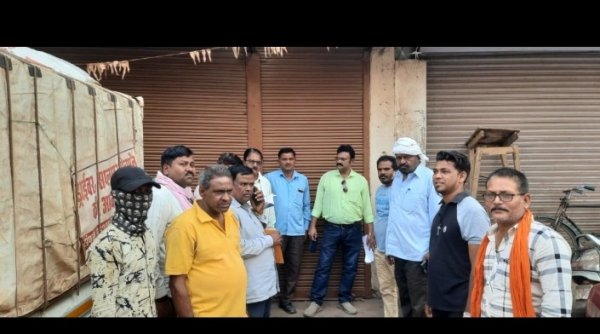 अनाधिकृत विकास व निर्माण का नियमितीकरण नहीं कराने वाले 4 दुकानें हुई सील