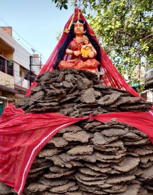 दुर्ग जिले के एकमात्र स्थान सत्तीचौरा में गोबर के कंडों एवं कपूर से होगा होलिका दहन