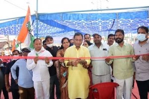 लोक स्वास्थ्य यांत्रिकी मंत्री गुरु रुद्र कुमार ने आंगनबाड़ी भवन, मंच और प्रतिक्षालय का किया लोकार्पण