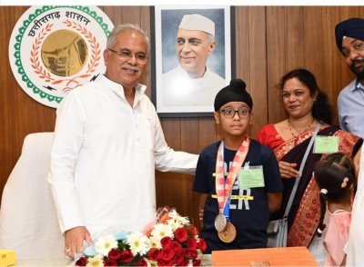मुख्यमंत्री से वर्ल्ड वाइड बुक ऑफ रिकॉर्ड्स होल्डर मास्टर जसराज ने की सौजन्य मुलाकात