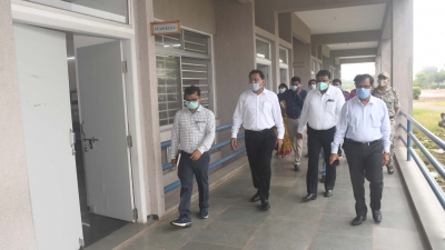 एबीस ग्रुप द्वारा संचालित अजीज पब्लिक स्कूल नि:शुल्क कोविड-19 सेन्टर का  निरीक्षण