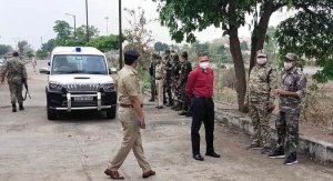 पुलिस महानिरीक्षक ने जिले के के बॉर्डर बागनदी, पाटेकोहरा में बेरियर का लिया जायजा