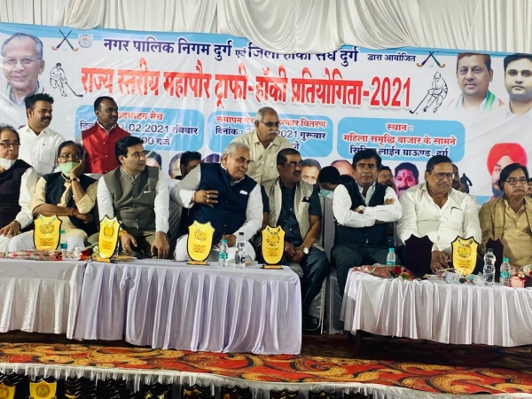 राजनांदगांव हाकी टीम ने किया महापौर ट्राफी कप पर कब्जा , महापौर ने टीम को दिये महापौर ट्राफी शिल्ड