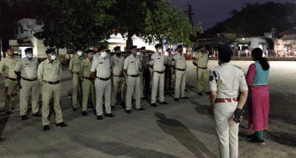 144 दंड प्रक्रिया संहिता का कड़ाई से पालन सुनिश्चित कराने, मोटरसाइकिल पेट्रोलिंग