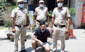 सवारी बनकर बैठे लुटेरे ने ऑटो वाले के लगाई पिस्टल, जेब से 85 रुपये निकलने पर भड़का, बोला...
