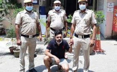 सवारी बनकर बैठे लुटेरे ने ऑटो वाले के लगाई पिस्टल, जेब से 85 रुपये निकलने पर भड़का, बोला...