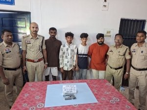 पिस्टल दिखाकर दहशत फैलाने वाले चार आरोपी गिरफ्तार