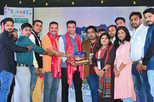 *जश्न ए जबां के आयोजन में बतौर अतिथि शामिल हुए तुकाराम चन्द्रवंशी कलाकारों का किया सम्मान, की आयोजन की सराहना*