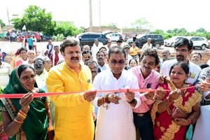 यात्री प्रतीक्षालय बरसात और तेज गर्मी में यात्रियों को देगी राहत: मंत्री गुरु रुद्र कुमार