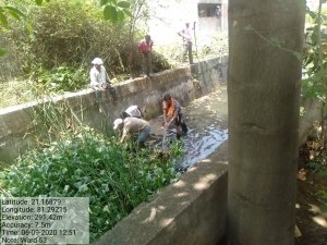 बस्तियों और गलियों में ढूंढ-ढूंढ कर निकाला जा रहा है नालियों से कचरा , नालों से भी निकाला जा रहा है मलमा और कचरा