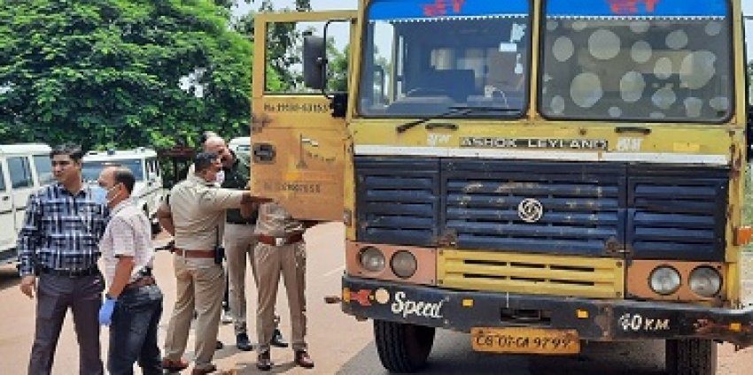 पुरैना चौक में हाइवा वाहन के चालक की चाकू मारकर हत्या ,ड्रायविंग सीट पर बैठे हालात में किया गया हमला