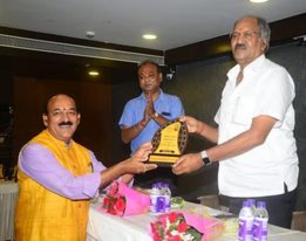 छत्तीसगढ़ कला विभूति सम्मान से अलंकृत हुए विजय मिश्रा