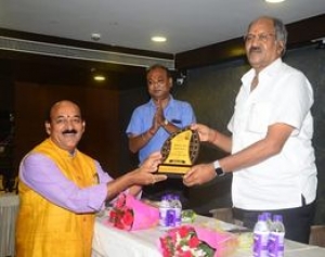 छत्तीसगढ़ कला विभूति सम्मान से अलंकृत हुए विजय मिश्रा