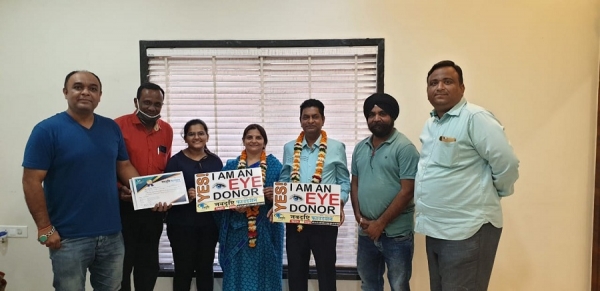 शादी की २५ वी वर्षगांठ पर नेत्रदान,रक्तदान