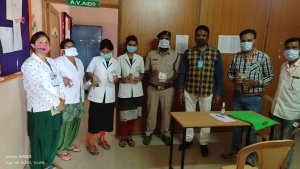 वैक्सीनेशन सेन्टर में ड्यूटीरत कोरोना वारीयर्स से मिलकर किये जा उल्लेखनीय कार्यों के लिए हौसला अफजाई करने पहुंचे संसदीय सचिव रेखचंद जैन