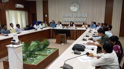 जिला पंचायत सीईओ ने शासन की विभिन्न योजनाओं एवं कार्यक्रमों सहित अन्य विषयों पर विस्तृत समीक्षा की