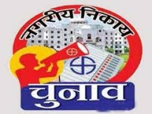 पार्षद के लिए टिकट के दावेदार जुटे वरिष्ठ नेताओं को रिझाने में चुनाव से पहले राजनीतिक जमीन संवारने में लगे दावेदार