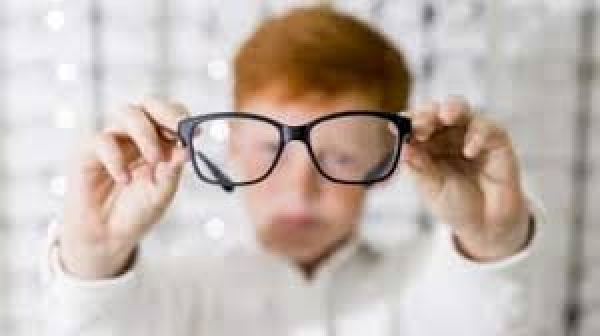 कोरोना काल में इन कारणों से बच्चों की आंखें हो रही हैं कमजोर, ऐसे करें देखभाल