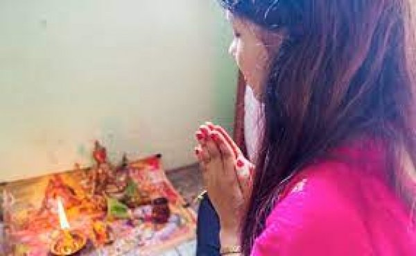 पूजा घर सजाने की सोच रही हैं तो इन चीजों से बन जाएगा बेहद खूबसूरत आपका मंदिर, यह ट्रिक है बेहद काम की