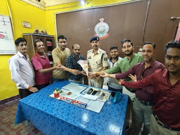 नव पदस्थ पुलिस निरीक्षक  जयकुमार साहू से पत्रकार  टीम ने की सौजन्य मुलाकात