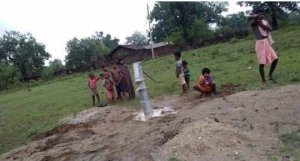 अब नही पीना पड़ेगा गढ्ढे का पानी , पहुंच विहीन एवं अदंरूनी क्षेत्र के निवासियों को मिला शुद्ध जल