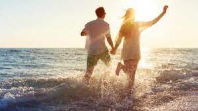 ये छोटी-छोटी बातें बढ़ाती हैं आपके हैप्पी हार्मोंस, जानें प्यार और फेवरेट फूड्स खाने का क्या होता है असर