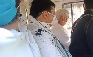 आप सांसद संजय सिंह और विधायक राखी बिड़लान पर फेंकी गई काली स्याही