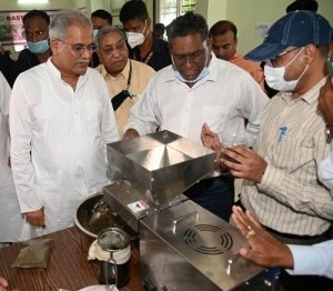 मुख्यमंत्री ने कृषि विश्वविद्यालय द्वारा विकसित  प्रसंस्करण इकाईयों की सराहना की