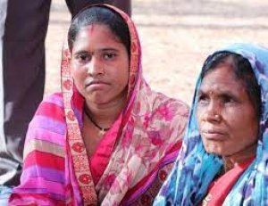 राशन कार्ड में तत्काल नाम जुड़ने पर चित्ररेखा हुई गदगद