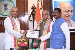 छत्तीसगढ़ी भाषा और संस्कृति को आगे बढ़ाने में साहित्यकारों एवं भाषाविदों का महत्वपूर्ण योगदान: मुख्यमंत्री श्री भूपेश बघेल