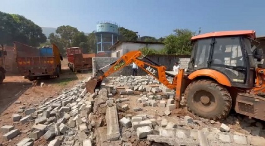 बचेली में अतिक्रमण पर कार्रवाई में भेदभाव के आरोप, पांच अन्य कब्जों पर चुप्पी क्यों?
