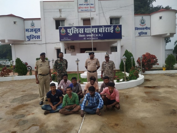 रात्रि में वाहन रोककर छेड़छाड़ और मारपीट के आरोपी पकड़ाए