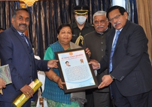 बड़ी खबर : राज्यपाल सुश्री उइके के नाम वर्ल्ड रिकॉर्ड  ऐसी शिक्षा प्रदान करें कि यहां से निकलने के बाद विद्यार्थी कहे कि मैंने छत्तीसगढ़ में शिक्षा ली: सुश्री उइके