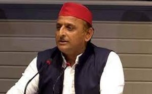 अफसर ने स्वीकार की 'चूक'  अखिलेश यादव की पार्टी ने EVM विवाद पर शेयर किया VIDEO