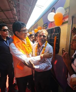 &#039;जय श्री राम&#039; के उद्घोष के साथ रायगढ़ के श्रद्धालुओं के पहला जत्था बिलासपुर रेल्वे स्टेशन से रवाना वित्त मंत्री ओपी चौधरी ने सुखद सफर के लिए दी शुभकामनाएं