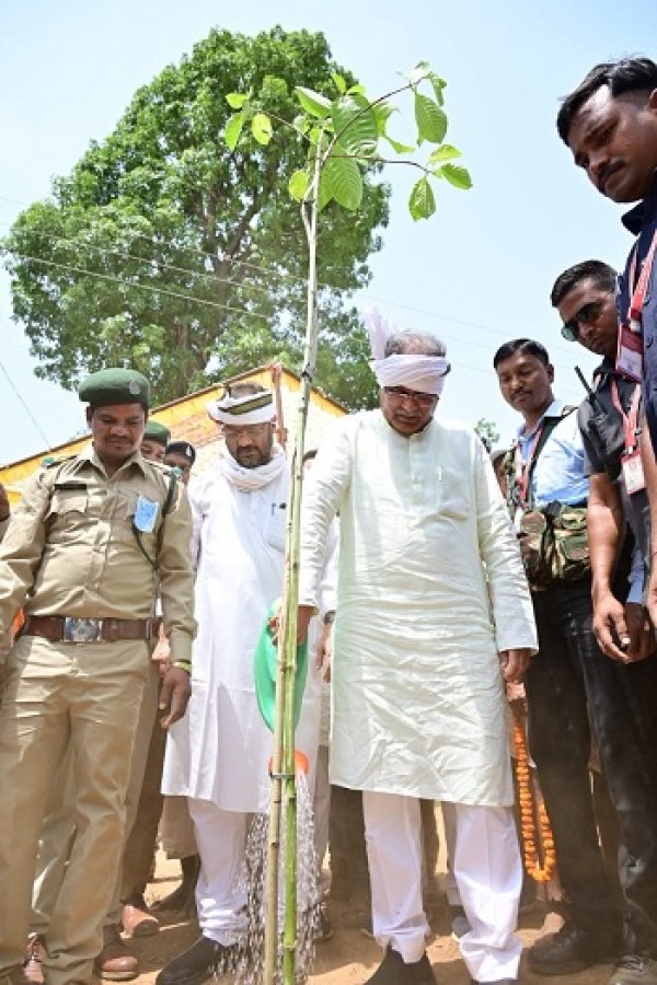पोड़गांव में टोंगराज बाबा का मंदिर श्रद्धालुओं को समर्पित