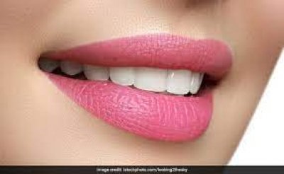 कैसे पाएं नर्म और गुलाबी होंठ, किचन में रखी ये चीजें करेंगी मदद, नर्म-गुलाबी होंठ पाने के घरेलू नुस्&zwj;खे