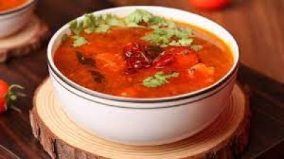 लाइट डिनर करने का मन है, तो बनाएं लेमन रसम