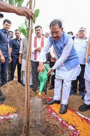 मुख्यमंत्री विष्णुदेव साय ने मां के नाम लगाया पीपल का पौधा, 'पीपल फॉर पीपुल' अभियान का शुभारंभ