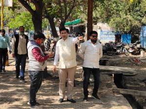 प्रदेश की भूपेश सरकार जनता के हित में खरीद रही निजी सम्प्पत्ति , दुर्ग निगम की बाकलीवाल सरकार व्यापारियों के हित में बेच रही निगम की संपत्ति ....