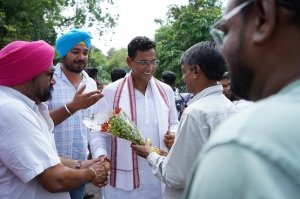भिलाई नगर विधायक देवेंद्र यादव ने लोगों से की भेंट मुलाकात, सुनी समस्याएँ किया समाधान