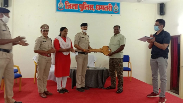 पुलिस अधिकारी व जवानों को आवंटित की गई शासकीय आवास