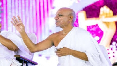 उपराष्ट्रपति ने मुंबई के लोक भवन में आयोजित ऐतिहासिक जैन दीक्षा समारोह के आयोजकों और दानदाताओं को सम्मानित किया