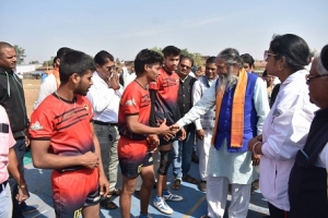 गांव-गांव में छिपी हुई खेल प्रतिभाओं को प्रदर्शित करने का माध्यम बनेगा सांसद खेल महोत्सव: सांसद श्री भोजराज नाग