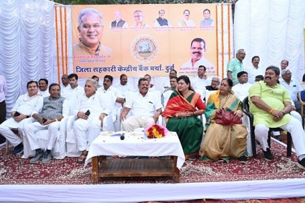 राजेन्द्र साहू ने जिला सहकारी सहकारी केन्द्रीय बैंक मर्यादित दुर्ग के अध्यक्ष का पदभार किया ग्रहण