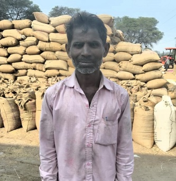 आॅफलाईन टोकन व्यवस्था के माध्यम से आसानी से अपनी धान की बिक्री कर प्रसन्नचित हुआ किसान रूमलाल