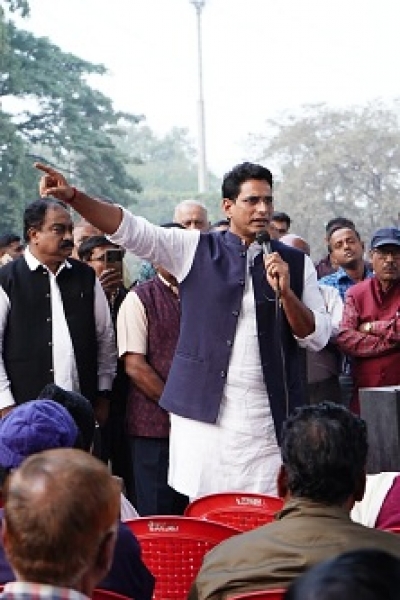 “जमीन दर वृद्धि पर उबाल: लाठीचार्ज को तानाशाही करार, विधायक देवेंद्र 4 दिसंबर को भूख-हड़ताल पर”