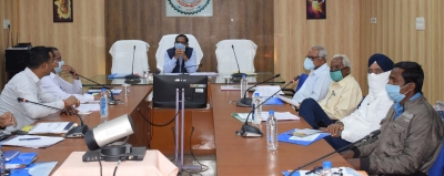 धान के अलावा अन्य फसलों को भी प्रोत्साहित करें : कलेक्टर वर्मा